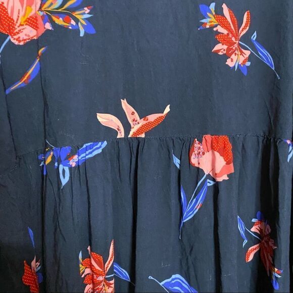 A.n.a Blue Floral Peplum Tunic Top‎ - Picture 6 of 9